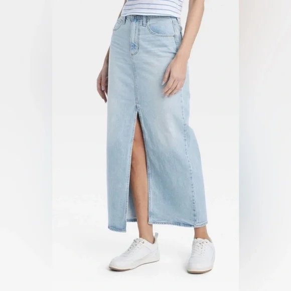 NWT Wild Fable Women's Light Blue Denim Front Slit Skirt Size 6 - Picture 1 of 6